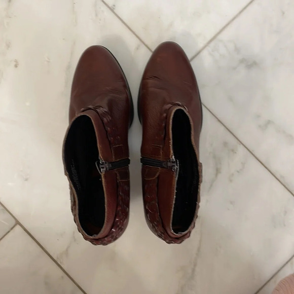 Like new B.O.C., women’s 9, brown leather ankle booties with braid detail - Picture 7 of 9